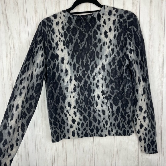 Lord and Taylor 100% cashmere gray snow leopard sweater medium - Picture 5 of 5